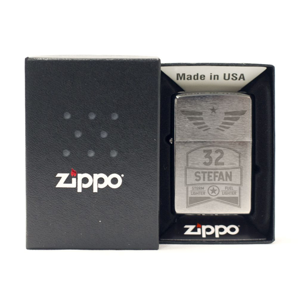 Personoitu Zippo&reg; vuosip&auml;iv&auml;n sytytin
