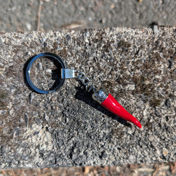 Henkil&ouml;kohtainen avaimenper&auml;, jossa on chilipaprika